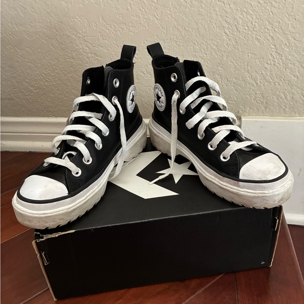 CONVERSE CHUCK TAYLOR ALL STAR LUGGED LIFT PLATFORM HIGHTOPS. Big Kids size 3